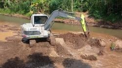 Antisipasi Banjir, BBWS Cimancis Keruk Sungai Cisanggarung Kuningan