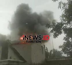 Rumah Dua Lantai di Rangkasbitung Lebak Ludes Terbakar, Diduga Akibat Kabel Internet Tersambar Petir