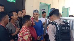 Warga Sambonganyar Gruduk PN Blora Tuntut Hukuman Seumur Hidup untuk Pembunuh Ayah-Anak