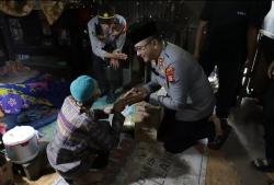 Cinta Tua dan Kehidupan Sederhana di Rumah Reyot, Unggah Hati Kapolres Gowa