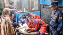 Damkar Palangka Raya Evakuasi Jari Bocah 9 Tahun yang Terjebak di Lubang Pedal Sepeda Listrik
