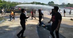Polisi Tembakan Gas Air Mata dan Water Cannon, Pukul Mundur Demonstran Anarkistis