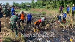 World Cleanup Day 2025, Pemkab Tegal Angkat 75 Ton Sampah Sungai Wadas