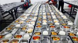 Di Tengah Sorotan Kasus Keracunan, Segini Gaji Petugas MBG