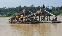 Operasi Gabungan Polres Kuansing, Total 8 Rakit Penambangan Emas di Sungai Kuantan Dibakar