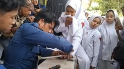 Gegara Siswi SMK Memasukan Jari Telunjuk Kedalam Pipa Penyangga Kursi, Damkar Ngawi Diterjunkan