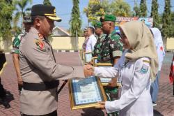 Mampu Jalankan Tugas Dengan Baik, Puluhan Orang Diganjar Penghargaan Oleh Polres Probolinggo