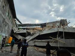 Breaking News! Pondok Pesantren Al Khoziny Sidoarjo Ambruk Timpa Santri saat Salat