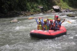 Pekan Tuli Internasional 2025 di Jateng, Penyandang Tunarungu Diajak Rafting di Sungai Elo