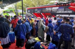 Umrah Berbiaya Murah Makin Diminati, 410 Guru TPQ Berangkat dari Jombang Menuju Tanah Suci