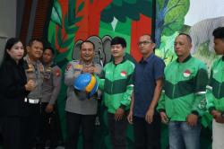 Polda Riau Rangkul Disabilitas dan Hijaukan Jalan: Sinergi Mewujudkan Lalu Lintas Inklusif