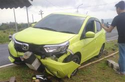 Pengemudi Belajar Nyetir, Mobil Baru Tabrak Pembatas di JJLS Bantul