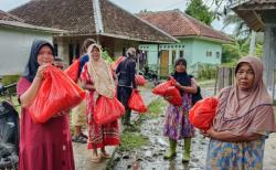 Korban Banjir Mekarsari Agrabinta Dapat Bantuan  Donatur dan Pemerintah
