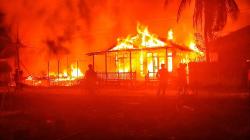 Kebakaran Hebat di Palangka Raya Hanguskan Rumah dan Barak Kosong, Petugas Kesulitan Air