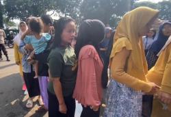 Harga Naik Gila-gilaan, Warga Lebak Rela Antre Demi Pasar Murah