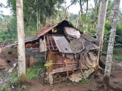 Miris ! Tunjangan Rumah DPRD Banyumas Fantastis, Namun 2 Lansia Tinggal di Gubuk Reot