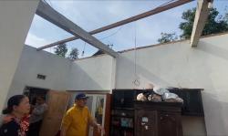 Diterjang Angin Kencang, Atap Dapur Rumah Warga di Ponorogo Berterbangan