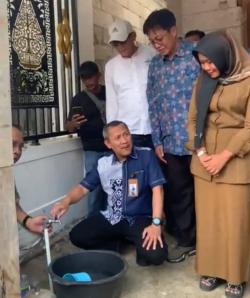 Dua Dekade Andalkan Sumur Tua, Warga Kiarajaya Akhirnya Bisa Nikmati Akses Air Bersih