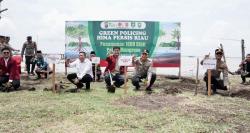 Dukung Peradaban Hijau, Kapolda dan Mahasiswa Tanam Mangrove di Bengkalis