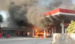 SPBU Kambaniru Terbakar dan Sempat Terdengar Ledakan, Mobil Kijang Hangus Jadi Rangka