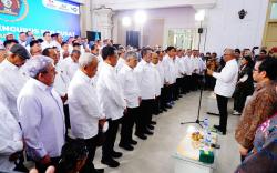 Pengurus PWI Pusat 2025-2030 Dikukuhkan di Solo, Menkomdigi: Momentum Kebangkitan Pers Nasional