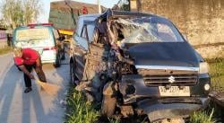 Truk Tronton Tabrak Suzuki APV dan Pagar Rumah Kades Sekaran, 4 Orang Luka-Luka