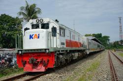 Waspada! Railink Ingatkan Bahaya Beraktivitas di Rel Setelah Insiden KA Srilelawangsa Tabrak OTK