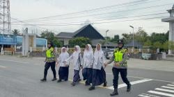 Polwan Tebar Kebaikan Lewat Patroli : Polisi Tak Hanya Tegas, Tapi Juga Penuh Kasih