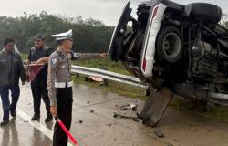Fortuner yang Disopiri Mahasiswa Tergelincir di Tol Bangkinang