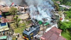 Kebakaran di Kompleks Kodam Lama Jayapura Terbakar 22 Rumah Ludes, Polresta Bantu Padamkan
