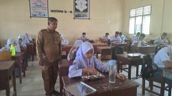 Semur Ayam dan Senyum Siswa! Program MBG Bikin Riuh Gembira di SMA Negeri 1 Sawang