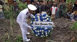 Prajurit Marinir Asal Grobogan Gugur saat Latihan Terjun Payung di Teluk Jakarta, Dimakamkan