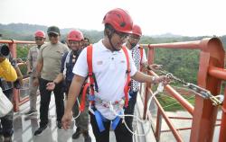 Jembatan Kaca Tinjomoyo Dibuka, Hidupkan Kembali Wisata