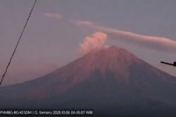 Gunung Semeru Erupsi Muntahkan Kolom Abu Setinggi 400 Meter dari Puncak, Waspada Daerah Ini