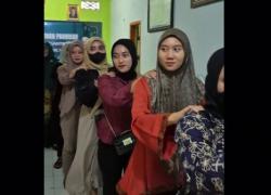 Viral ! Gerakan Kakek Memijit Nenek Usai Tepuk Sakinah, Netizen: Makin Konyol Aja