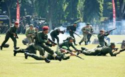 Potret Atraksi Prajurit TNI Meriahkan HUT ke-75 Kodam IV/Diponegoro