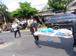Dua Pengendara Motor Bersenggolan di Tulungagung, Satu Tewas Tertabrak Truk