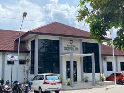 Dikeluhkan Masyarakat, Satpol PP Karawang Bakal Tertibkan Pedagang dan Kafe yang Kuasai Trotoar