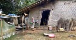 Sepasang Lansia di Lebak Hidup di Rumah Miring 45 Derajat, Tidur Tak Tenang saat Hujan!