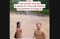 Siswa Nias Selatan Minta Presiden Buatkan Jembatan di Sungai Gomo yang Deras, Kades: Banyak Korban!