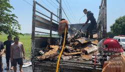 Truk Bermuatan Kardus Bekas Terbakar di Ring Road Utara Sragen, Api Diduga Saat Kendaraan Melaju