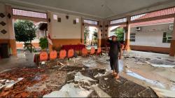 Angin Kencang di Lamongan Robohkan Kandang Ayam dan Pohon, Arus Lalu Lintas Macet 1 Km