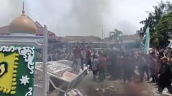 Aksi Unjuk Rasa HUT Kabupaten Serang ke-499 Ricuh, Mahasiswa Jebol Gerbang Kantor Bupati