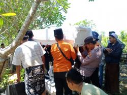 Tangis Haru Sambut Tiga Santri Korban Runtuhan Ponpes Al-Khoziny ke Sampang, BPBD Bilang Begini!