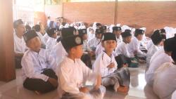 Santri di Blora Gelar Doa Bersama untuk Korban Tragedi Maut Ponpes Al Khoziny Sidoarjo