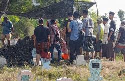 Santri Korban Ambruknya Ponpes Al Khoziny Dimakamkan di Samping Ayahnya di Glagah