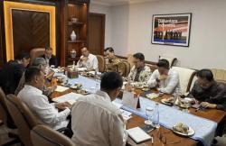 Jelang Setahun Pemerintahan Prabowo, Sejumlah Menteri dan Waka DPR Rapat Bahas Program Strategis