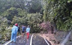 Longsor Terjang Cibinong-Agrabinta, Jalan Provinsi Lumpuh Total, Warga Terisolasi