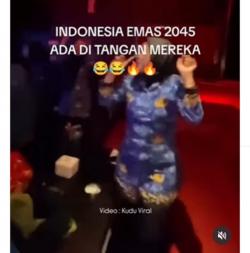Viral! ASN Karokean sambil Joget di Tempat Karaoke Pakai Seragam Dinas, Netizen Bereaksi Keras