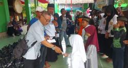 Peringati Maulid Nabi, Puluhan Anak Yatim Yayasan Ribatul Mutaalimin Desa Taman Terima Santunan